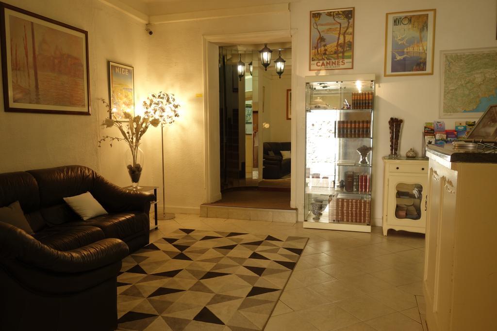 Hotel Le Prejoly サン・ヴァリエ・ド・ティエ エクステリア 写真